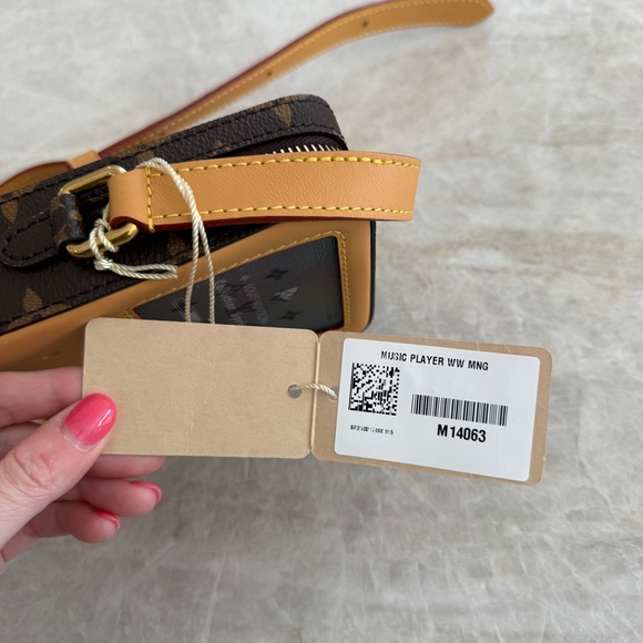 Louis Vuitton Music Player Wearable Wallet with Crossbody Strap Monogram - Picture 7 of 11